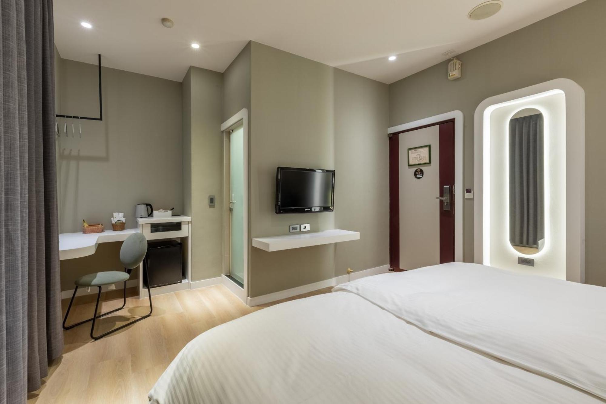 Fu Hsiang Hotel Yilan Værelse billede