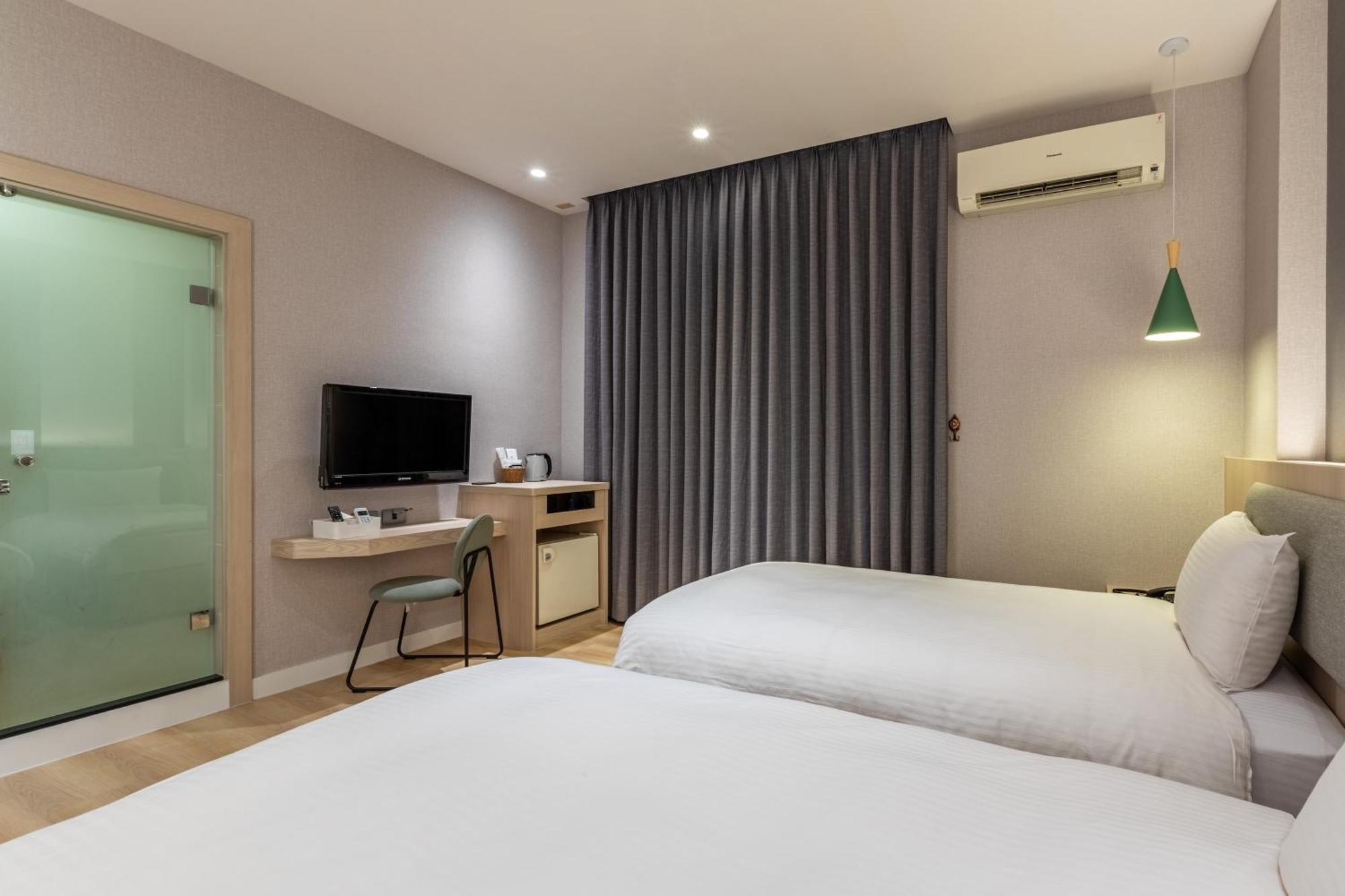 Fu Hsiang Hotel Yilan Værelse billede